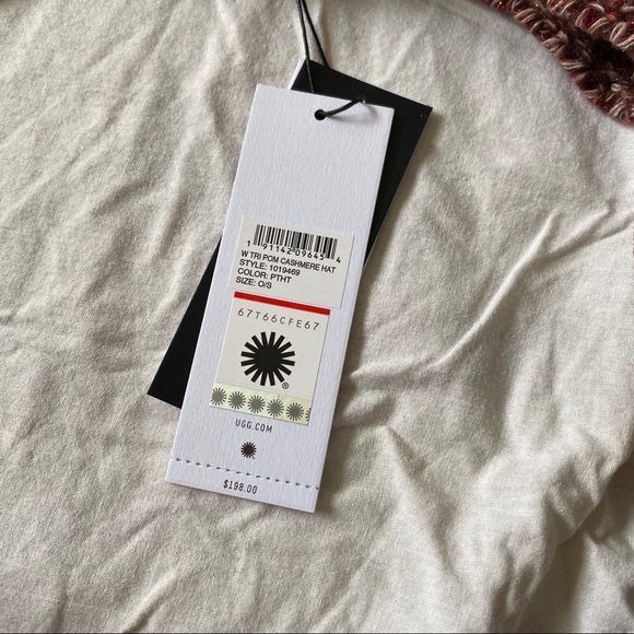 NWT UGG Tri Pom Cashmere Scarf - Picture 4 of 4